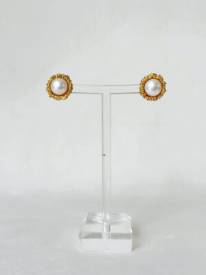 Pearl cup studs Gold