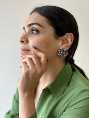 Springtime Sunshine Pearl Studs - Black-02