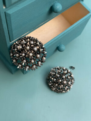 Springtime Sunshine Pearl Studs - Black-03