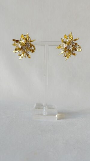 Wild Flower Bouquet Studs Snowy White2