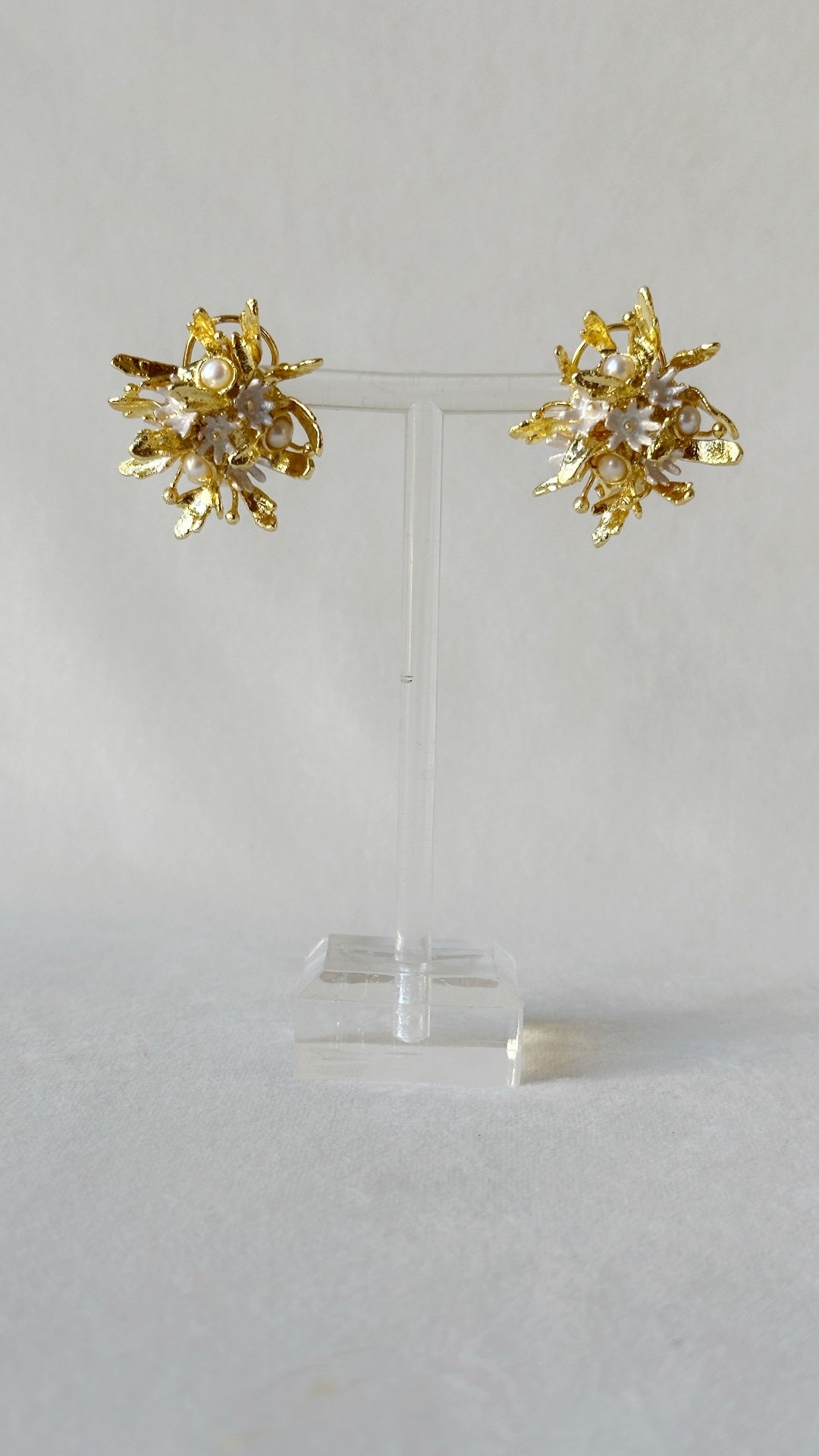 Wild Flower Bouquet Studs Snowy White2
